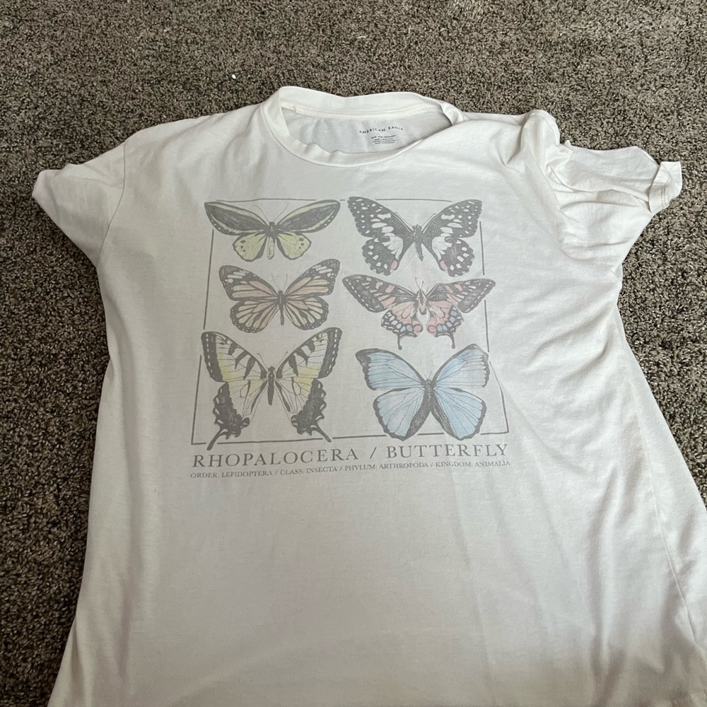 American Eagle Butterfly T- size xs (oversized)